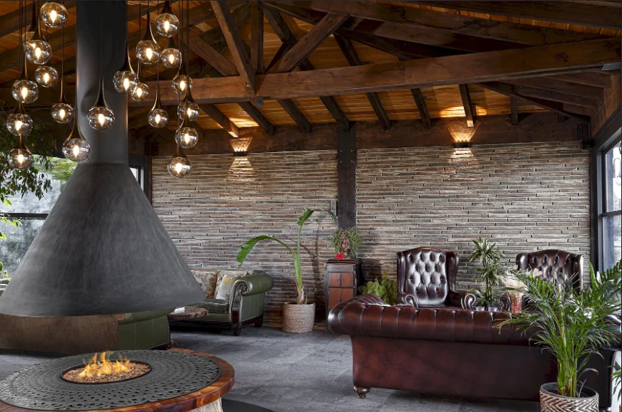 Endüstriyel ve rustik bir ambiyans isteyen mekanlar için eskitme tuğla serisi uygulamamız. Cafe, restoran ve bar dekorasyonlarında tercih edilir