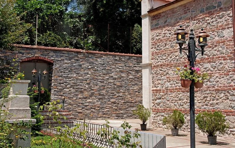 Geniş format dış mekan kültür taşı  minimalist cephe